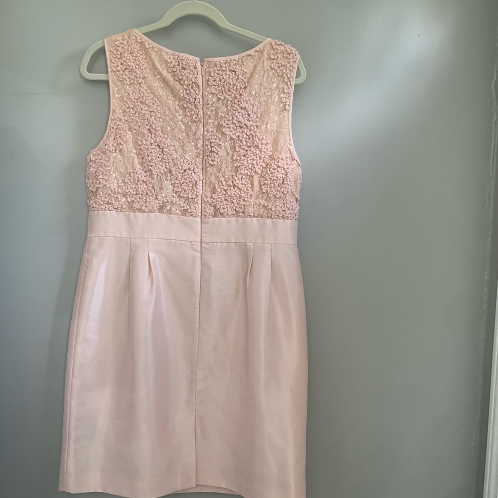 Stunning color, flattering style, comfortable dress